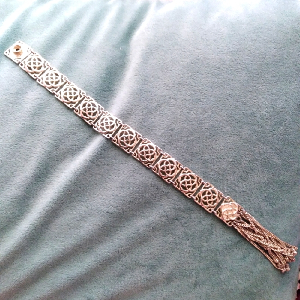 Kendra Scott bracelet